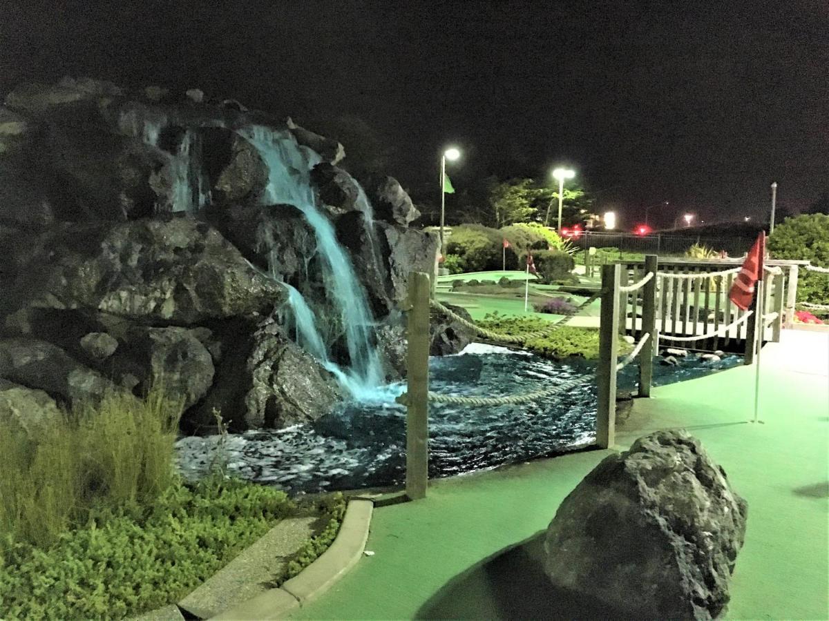 Emerald Dolphin Inn & Mini Golf Fort Bragg Extérieur photo