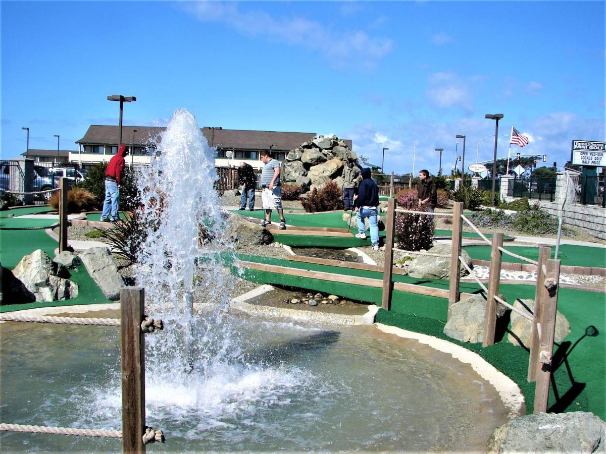 Emerald Dolphin Inn & Mini Golf Fort Bragg Extérieur photo