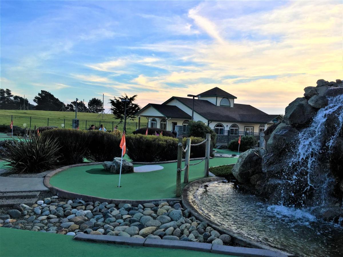 Emerald Dolphin Inn & Mini Golf Fort Bragg Extérieur photo